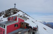 06 Il rifugio e la vetta